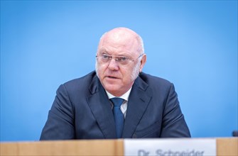 Dr Ulrich Schneider, Managing Director, Der Paritaetische Gesamtverband, at a federal press