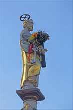 Sculpture Simon Peter with key and bouquet of flowers, free-standing, apostle, saint, halo, symbol