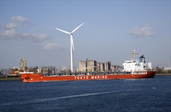 Shipping, Nieuwe Waterweg, ship canal between Maasluis and Hook of Holland, Netherlands