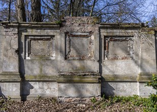Old tombs, Churchyard 1 of the Protestant Parish of St George, Greisfswalder Strasse, Berlin,