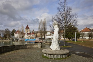 Statue of the Virgin of Lake Geneva, Vierge du Lac with the lakeside promenade and view of the
