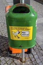 Rubbish bin labelled -Muell mich zu-, Kempten, Allgaeu, Bavaria, Germany, Europe
