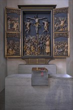Glass tabernacle and the cross altar from 1517 in St Clare's Church, Koenigstrasse 66, Nuremberg,
