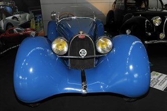 Bugatti 35 B Sport 1927, RETRO CLASSICS 2010, The front view of a bright blue vintage sports car