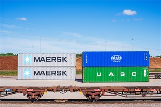 Railcars for containers in a loading area