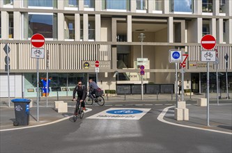 Symbolic photo on the subject of bicycle lanes in Berlin, Niederwallstrasse and Hausvogteiplatz,