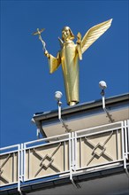 Statue Golden Angel, gilded bronze sculpture by Fritz Bartsch-Hofer, roof of the Engel Apotheke,