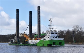 Tugboat, tugboat pulling dredger Peter The Great in the Kiel Canal, Kiel Canal, Schleswig-Holstein,