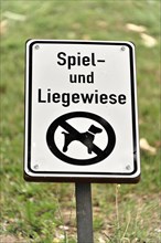 A sign showing the prohibition of dogs on a playground and sunbathing area, Hamburg, Hanseatic City