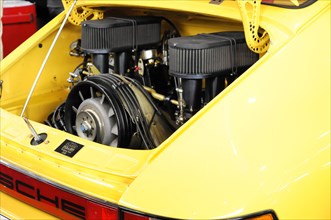 RETRO CLASSICS 2010, Stuttgart Trade Fair Centre, Engine compartment of a yellow Porsche