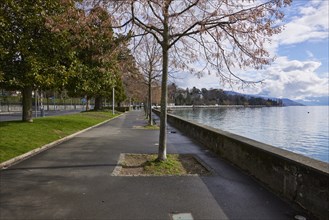 Winter lakeside promenade on Lake Geneva in the district of Ouchy, Lausanne, district of Lausanne,
