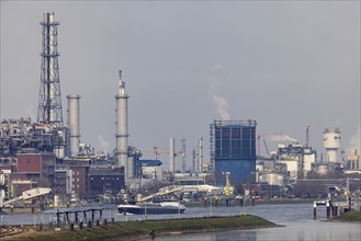 Smoking chimneys, BASF production in Ludwigshafen, Rhineland-Palatinate, Germany, Europe