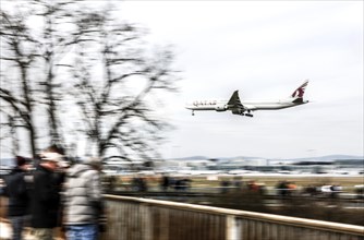 A Qatar Airwas aircraft on approach to land at Frankfurt Airport, 17/03/2024