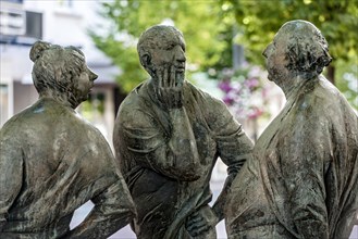 Three chatterboxes, bronze sculpture by Karl-Henning Seemann, pedestrian zone, city centre,