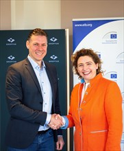 Nicola Beer (r), Vice-President of the European Investment Bank (EIB), and Markus Fuhrmann, founder