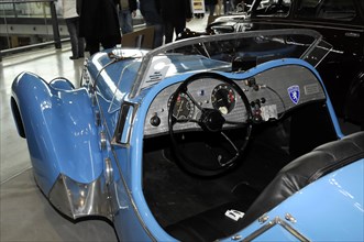Bugatti 35 B Sport 1927, RETRO CLASSICS 2010, Stuttgart Messe, The interior of a blue vintage