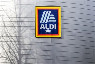 Discounter Aldi. Logo on the facade of a shop in Stuttgart, Baden-Wuerttemberg, Germany, Europe