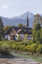 Loisach with houses, old parish church St. Martin, Wetterstein mountains with alpine seats,