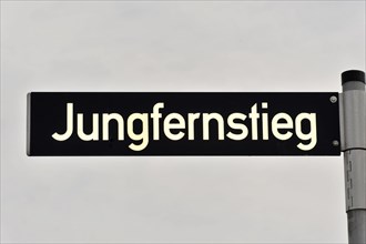 A street sign with the inscription 'Jungfernstieg' in clear, black letters, Hamburg, Hanseatic City