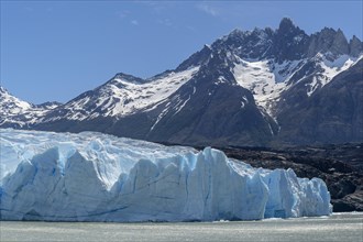Glacier, Lago Grey, Andes mountain range, Torres del Paine National Park, Parque Nacional Torres
