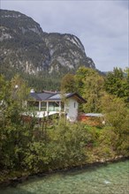 Loisach with houses and Kramer massif, Garmisch-Partenkirchen, Werdenfelser Land, Upper Bavaria,