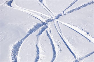 Ski tracks in the snow, winter, Hochzillertal ski area, Zillertal, Tyrol, Austria, Europe
