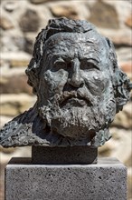 Monument to natural scientist Karl Vogt, portrait, bronze sculpture by Thomas Duttenhoefer, Giessen