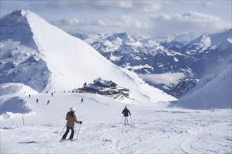 Zillertal Alps with Wedelhuette in winter, snow, Hochzillertal ski area, Hochfuegen, Zillertal,
