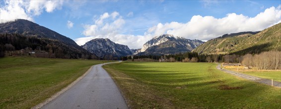 Country road in front of mountain panorama, mountain Pribitz, mountain Messnerin, panoramic view,
