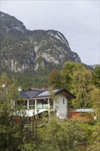 Residential house and Kramer massif, Garmisch-Partenkirchen, Werdenfelser Land, Upper Bavaria,