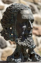 Monument to SPD politician Wilhelm Liebknecht, portrait, bronze sculpture by Gerhard Burk, Giessen