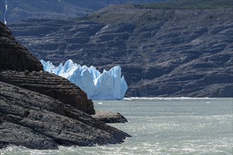 Iceberg, Lago Grey, Torres del Paine National Park, Parque Nacional Torres del Paine, Cordillera