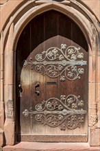 Old wooden door, iron fittings, ornately forged, New Palace, Justus Liebig University JLU, Old