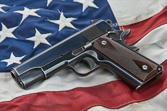 Gun lying on American flag. KI generiert, generiert, AI generated