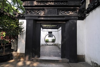 Yu mandarin door garden, china