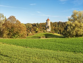 View of the Steinerner Beutel fortified defence tower in autumn, Waischenfeld Castle, Waischenfeld,