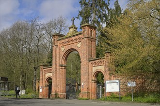 Entrance portal, Platter Strasse, North Cemetery, Wiesbaden, Hesse, Germany, Europe