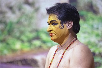 Kathakali performer or mime, 60 years old, with painted face, Kochi Kathakali Centre, Kochi,