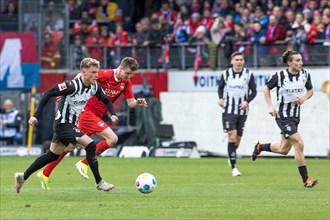 Football match, Robin HACK Borussia Moenchengladbach left in a sprint with Jan SCHOePPNER 1.FC