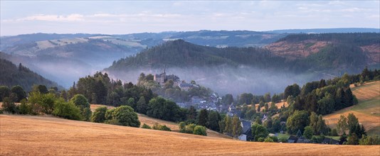 View of Lauenstein Castle and village, morning light, morning fog, Ludwigsstadt, Upper Franconia,