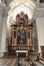 St Stephen's Cathedral, Passau, Detailed altar with painting surrounded by sculptures and