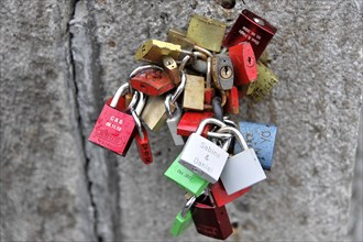 Old Main Bridge, built 1476-1703, Colourful love locks with personal inscriptions, attached to a