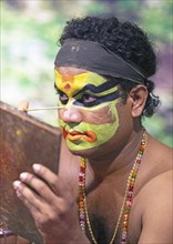 Kathakali performer or mime, 38 years old, makes up his face, Kochi Kathakali Centre, Kochi,