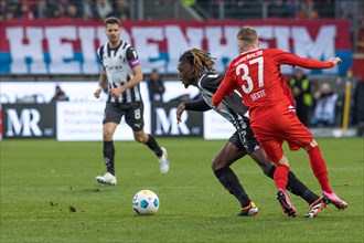 Football match, Manu KONE Borussia Moenchengladbach left on the ball, Jan-Niklas BESTE 1.FC