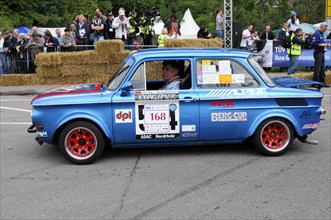 NSU TT, model year 1968, view from the side of a blue racing car with red rims in front of a crowd