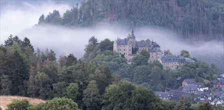 View of Lauenstein Castle with morning fog, Ludwigsstadt, Upper Franconia, Bavaria, Germany, Europe