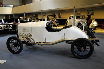 Deutsches Automuseum Langenburg, A historic white racing car on display in a bright exhibition