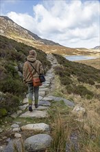 Woman, Hiker, LLyn Idwal Trail, Snowdonia National Park near Pont Pen-y-benglog, Bethesda, Bangor,