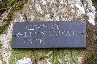 Signpost, LLyn Idwal Way, Snowdonia National Park near Pont Pen-y-benglog, Bethesda, Bangor, Wales,