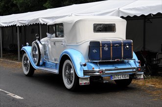 Cadillac Imperial Phaeton, built in 1930, rear view of a blue and white classic convertible next to